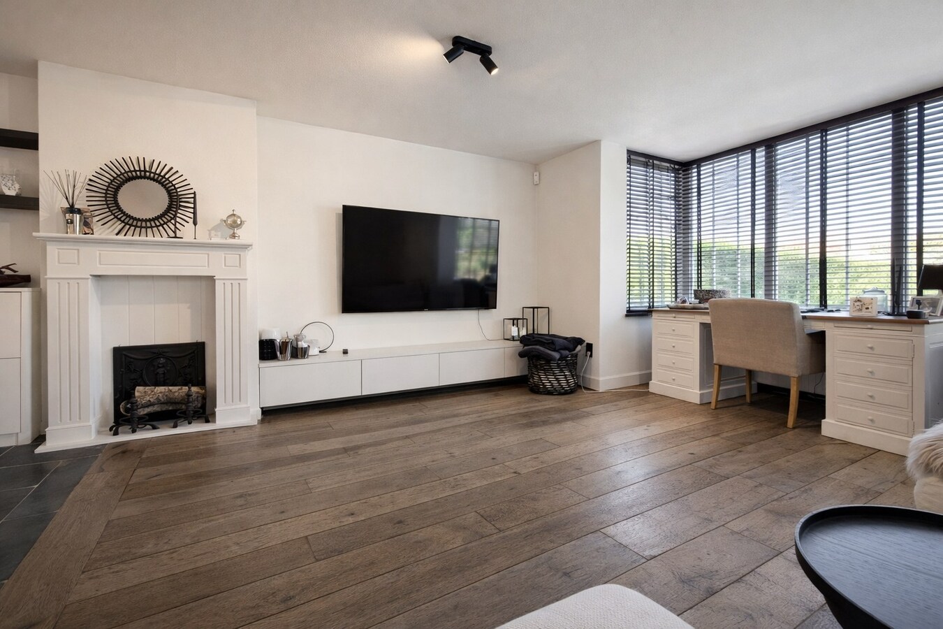 Uiterst charmante halfopen bebouwing met weidse zichten op een perceel van 2012m² 