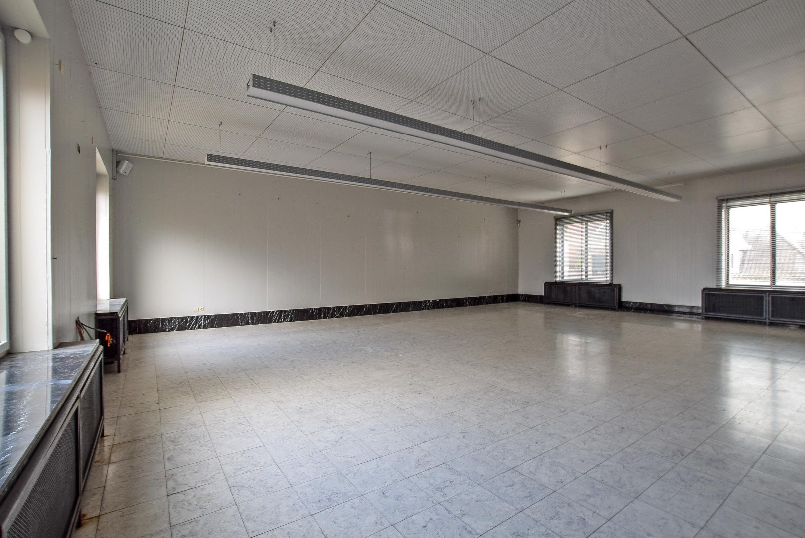 UNIEK ONTWIKKELINGSPROJECT IN HARTJE VEURNE - VOORMALIG BANKGEBOUW. 