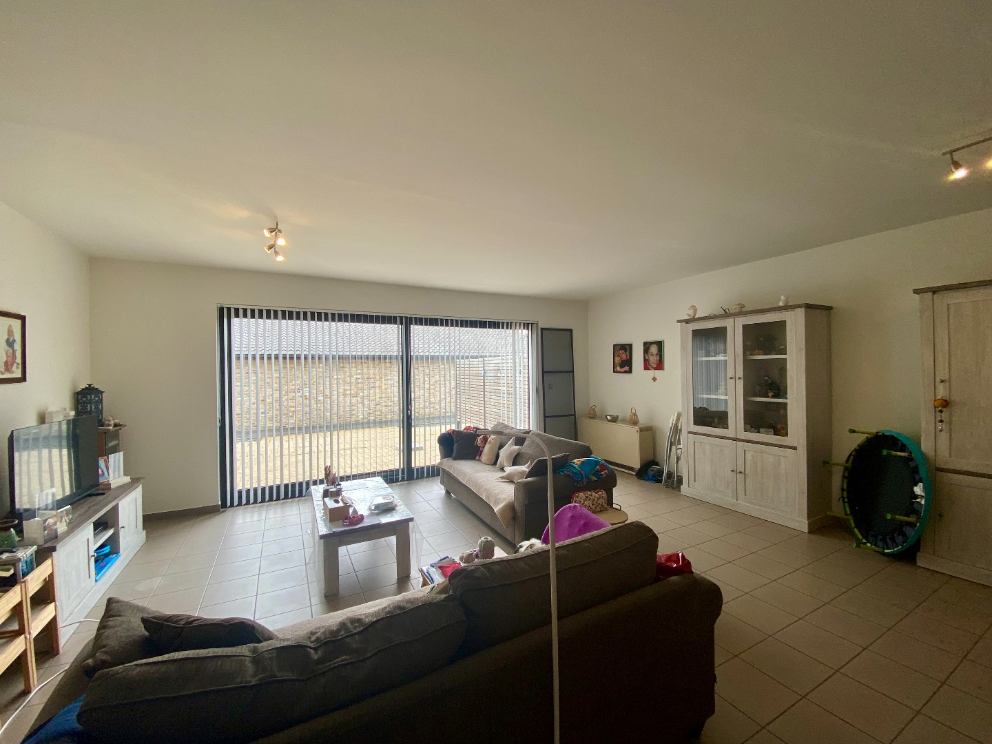 Gelijkvloers appartement met 2 slaapkamers, garage en groot terras op centrale ligging! 