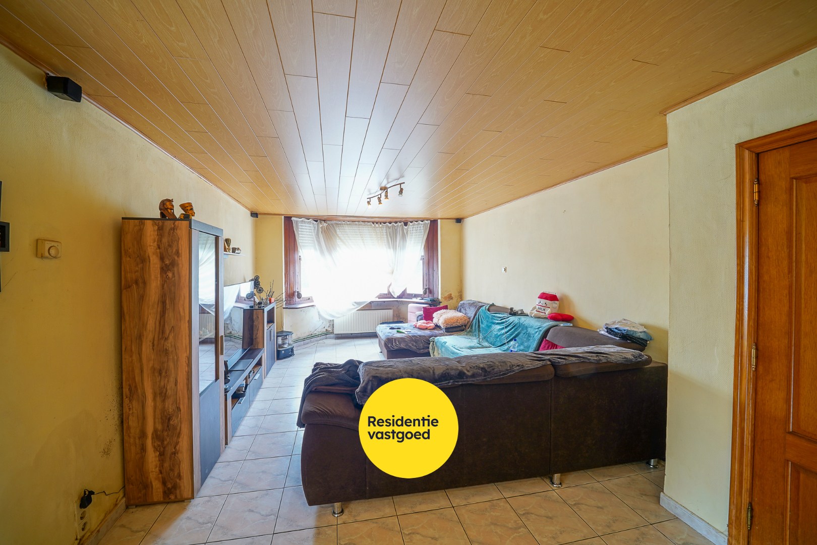 Ruime woning met dubbele garage en 6 slaapkamers in Bredene – ideaal renovatieproject 