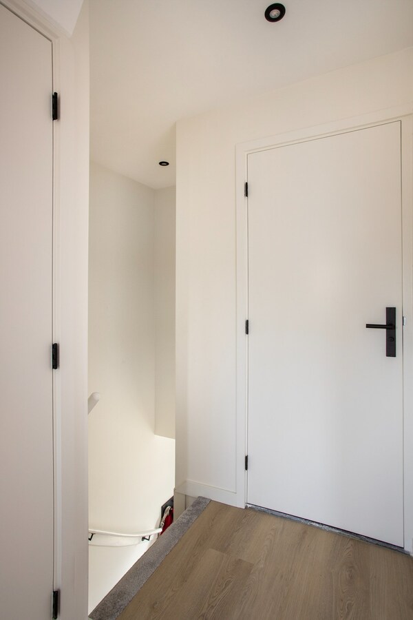 Instapklare tussenwoning waar comfort, ruimte en een fijne woonomgeving samenkomen. 