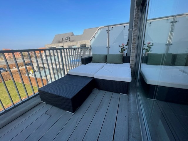 Dakappartement met 1 slaapkamer en groot terras in Geel 