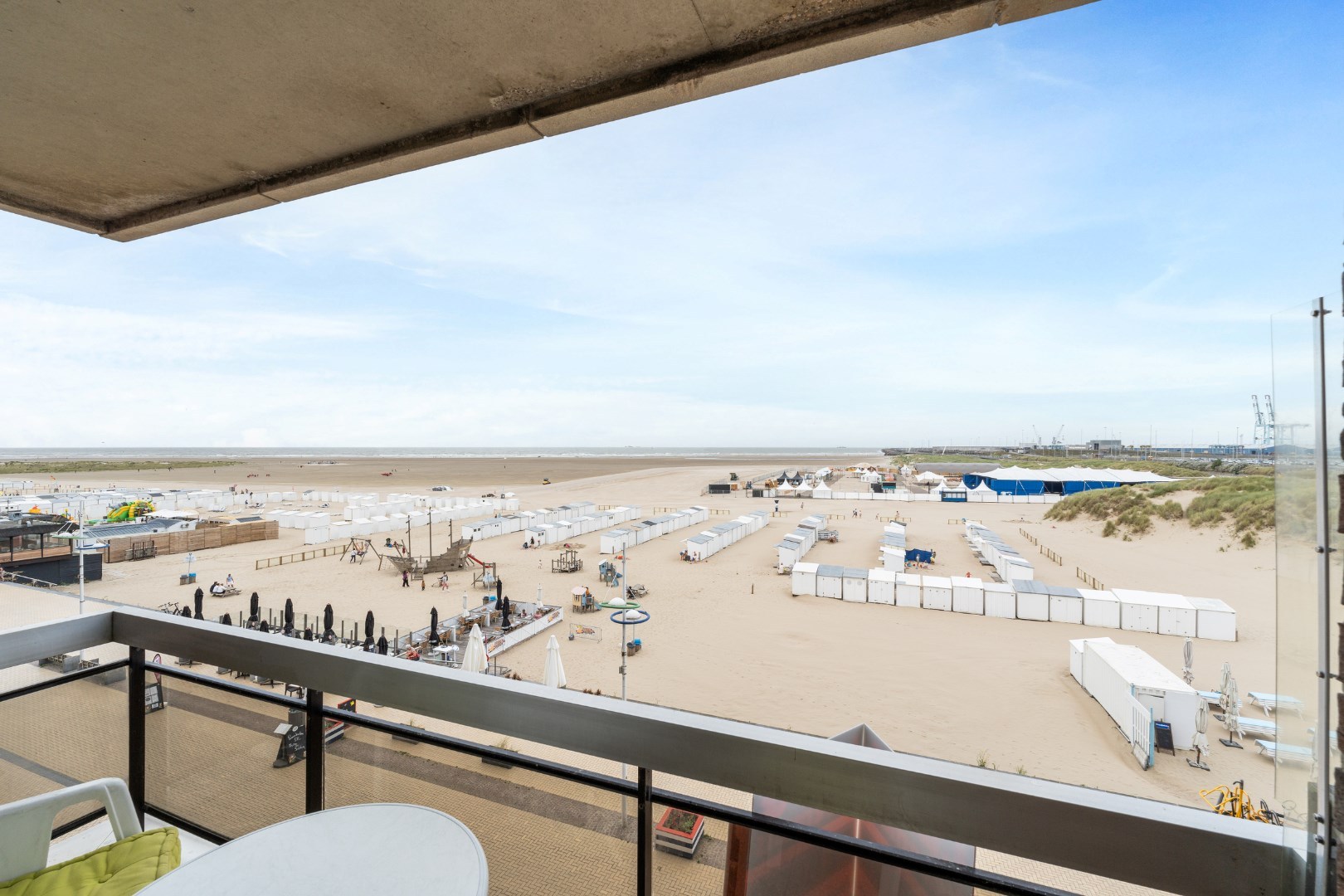 Ruim appartement met 2 slaapkamer op de Zeedijk 