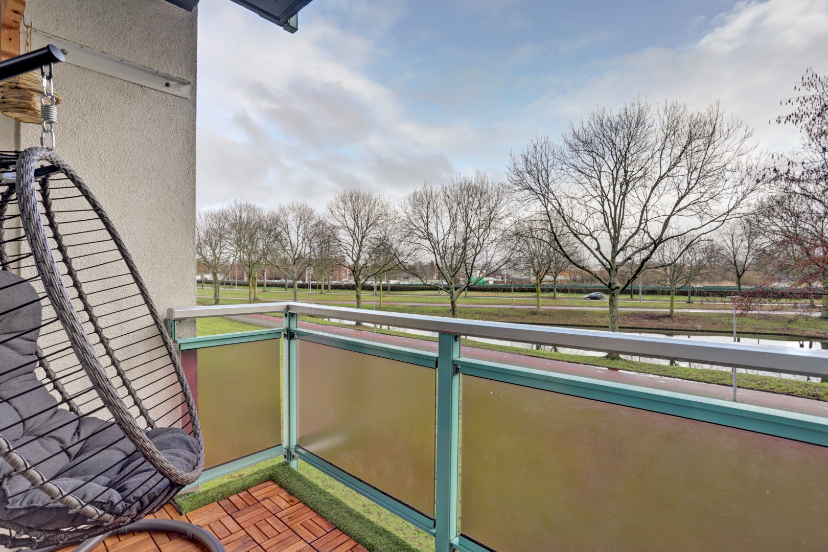 Instapklaar 3(voorheen 4) kamer appartement met royale living en moderne keuken, 2 slaapkamers en berging in de onderbouw. 