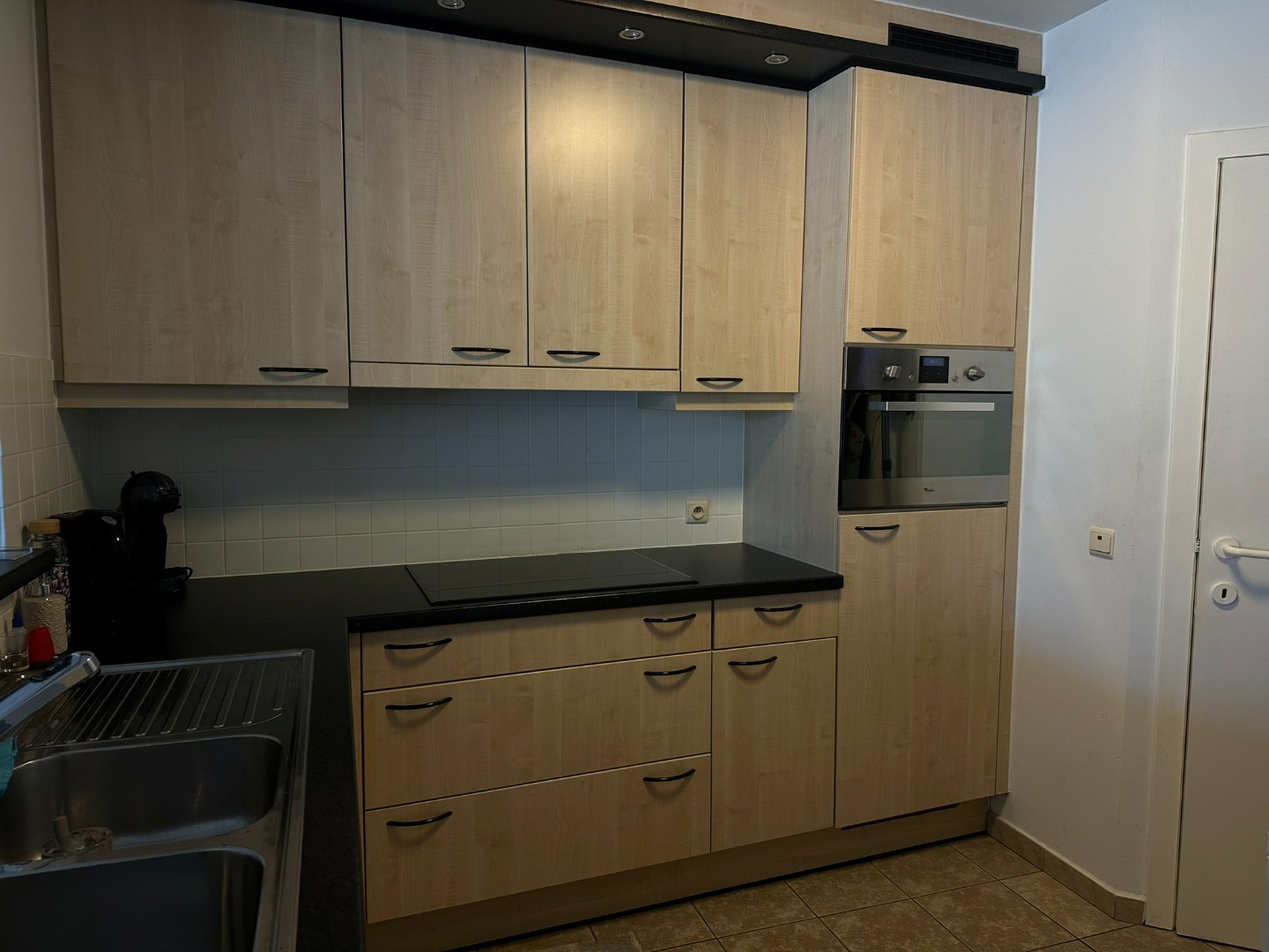 Gemeubeld appartement met twee slaapkamers en garage 