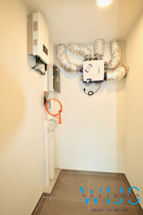 Instapklaar GELIJKVLOERSAPP. met tuin &amp; garage te Zelzate ! 