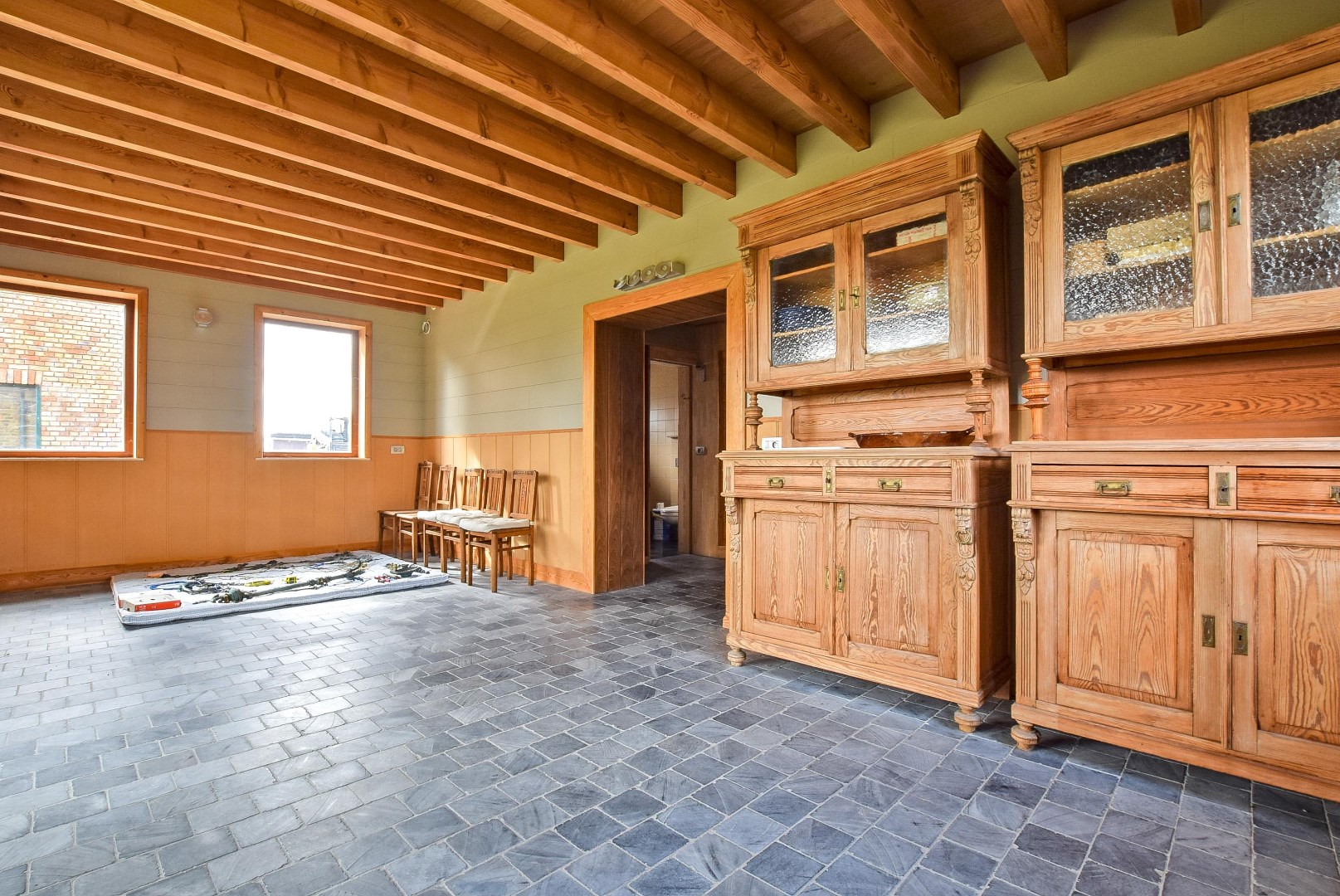 Uniek gelegen landhuis op 4334 m² gelegen te Diksmuide. 