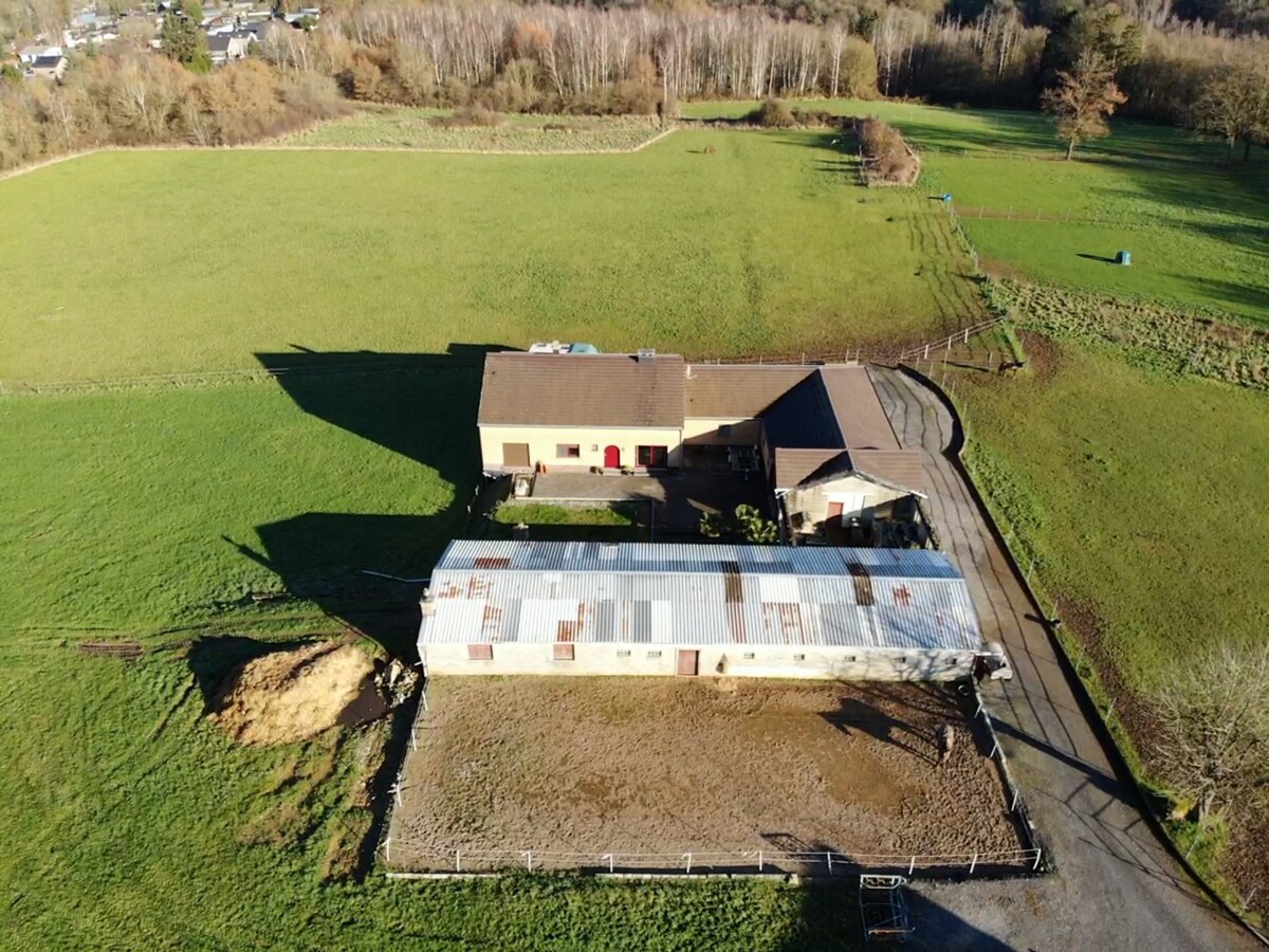Paardeneigendom met villa, luxe en comfort in Harzé/Aywaille op ca.8,5ha 
