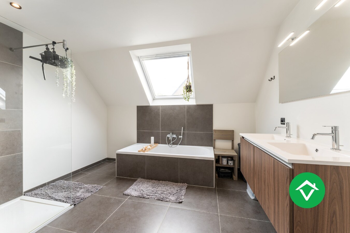 Kwalitatief afgewerkte nieuwbouwwoning met 3 slaapkamers, tuin en garage 