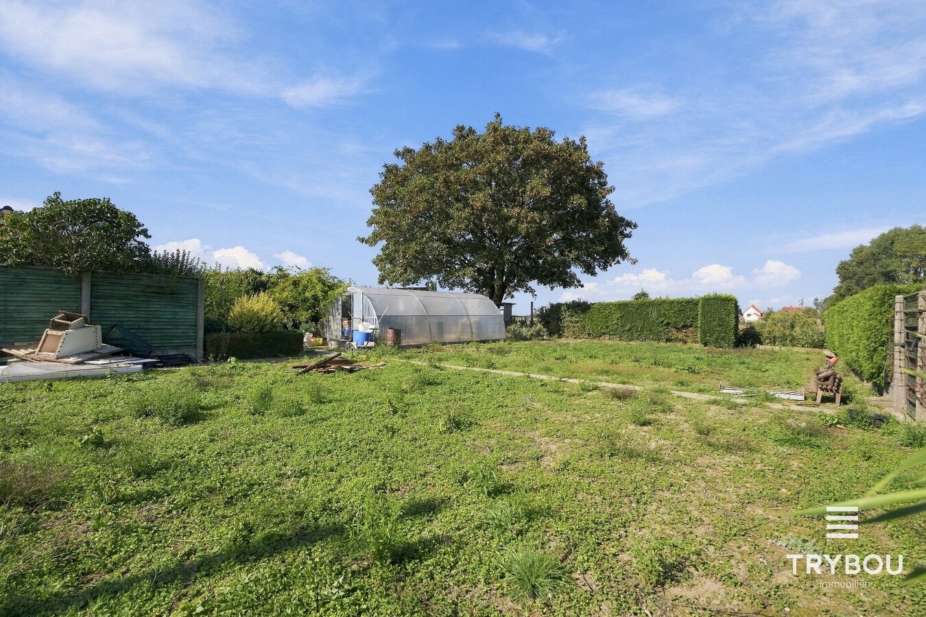 Landelijk gelegen woning met opslagplaats op 3687m² in Merkem! 