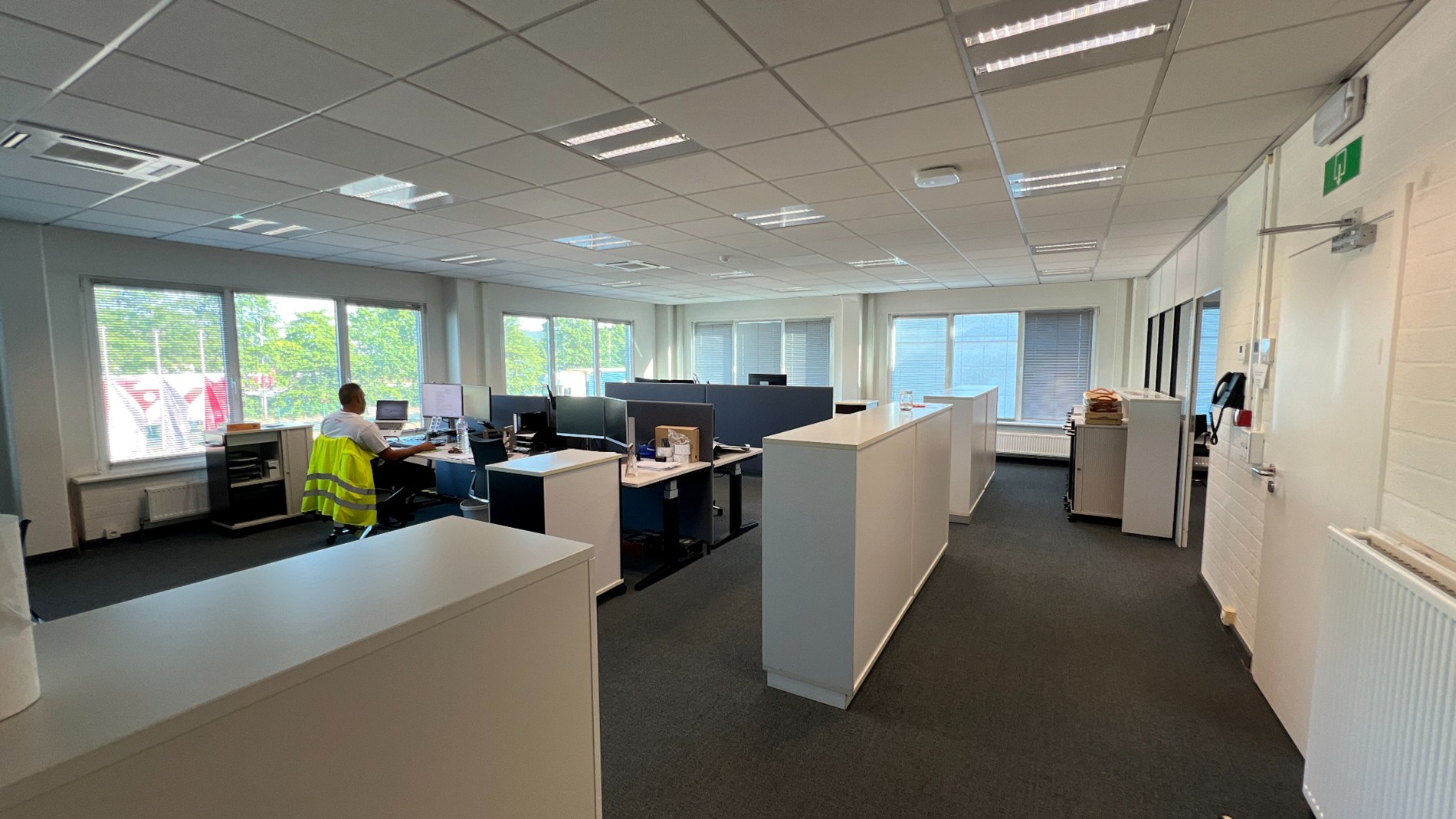 Opslagruimtes met burelen te huur in de haven van Gent