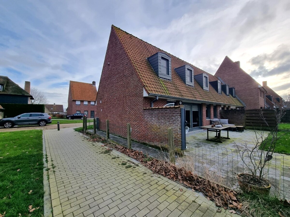 Zeer aangenaam gelegen halfopen woning te Dudzele 