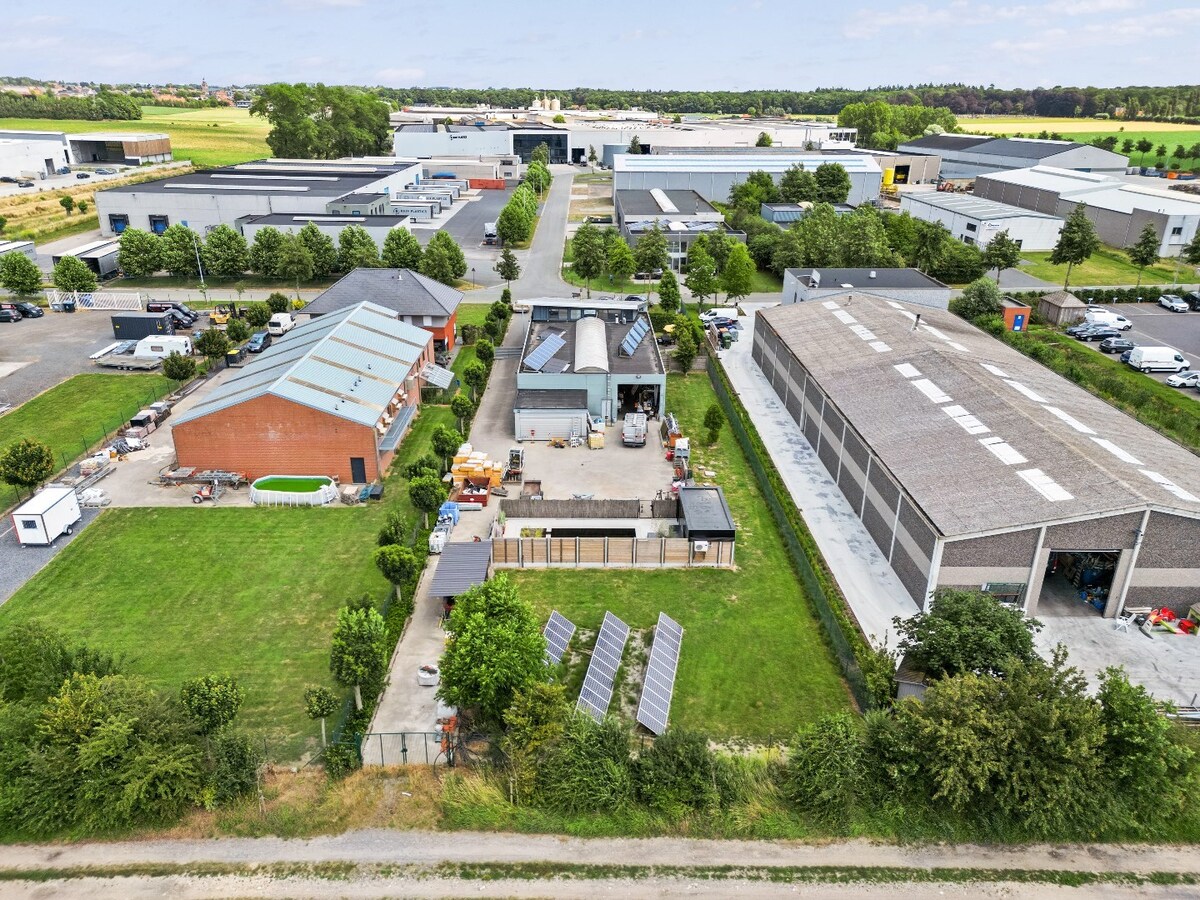 Bedrijfswoning met werkplaats op industrieterrein van Houthulst 