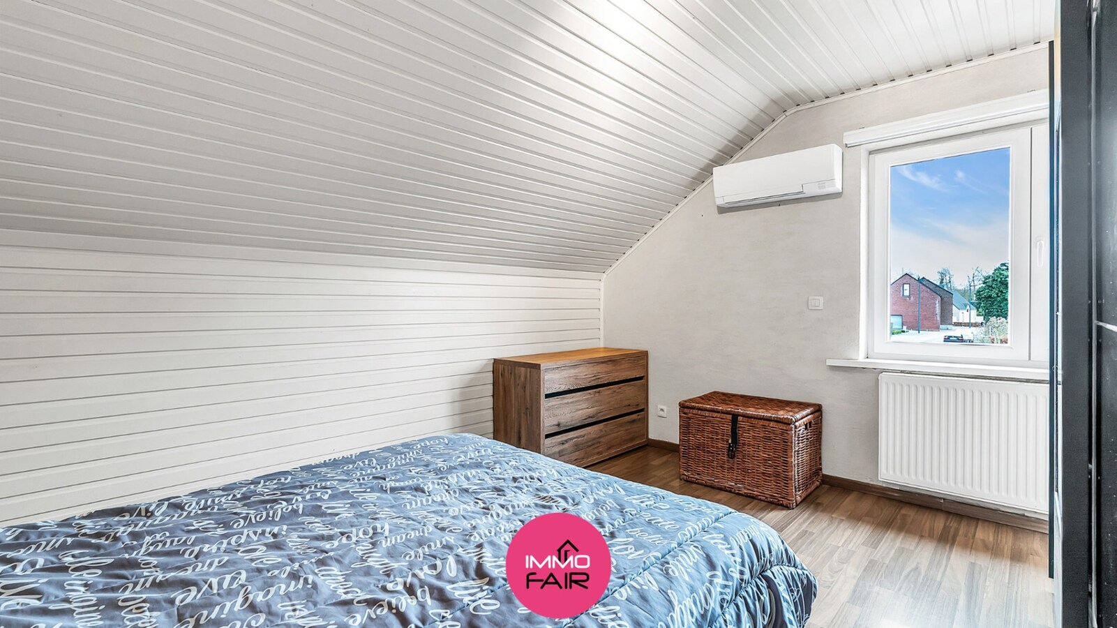 Knusse, betaalbare woning met dubbele garage in het geliefde Leut! 