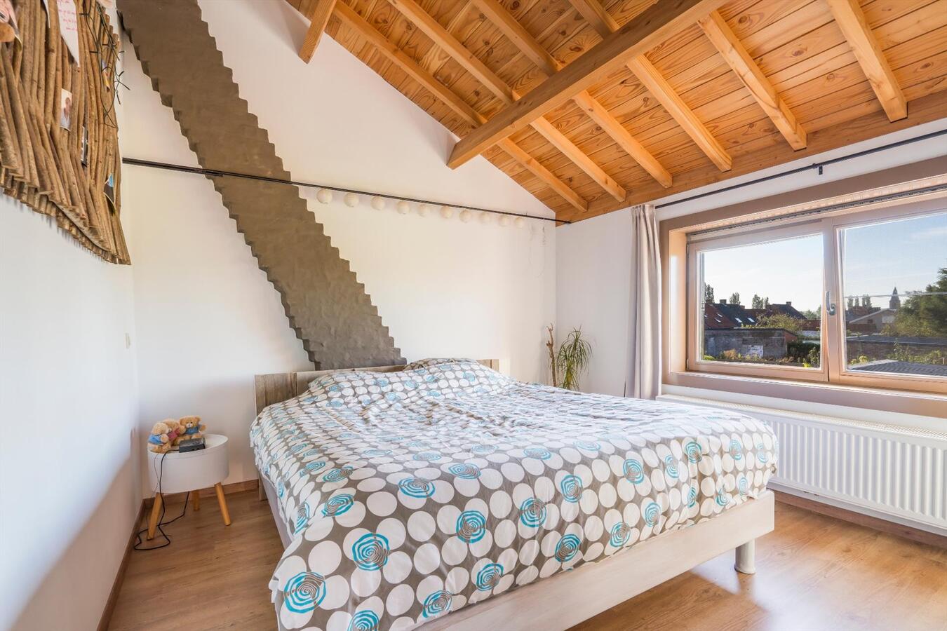 Rustige gelegen, vrijstaande woning met ruime nieuwbouwgarage 