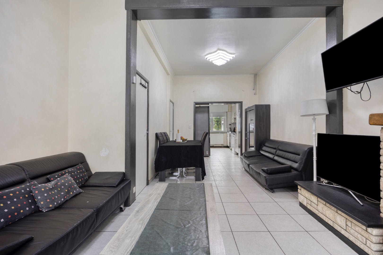 Instapklare woning met 4 slpk en ruime tuin 