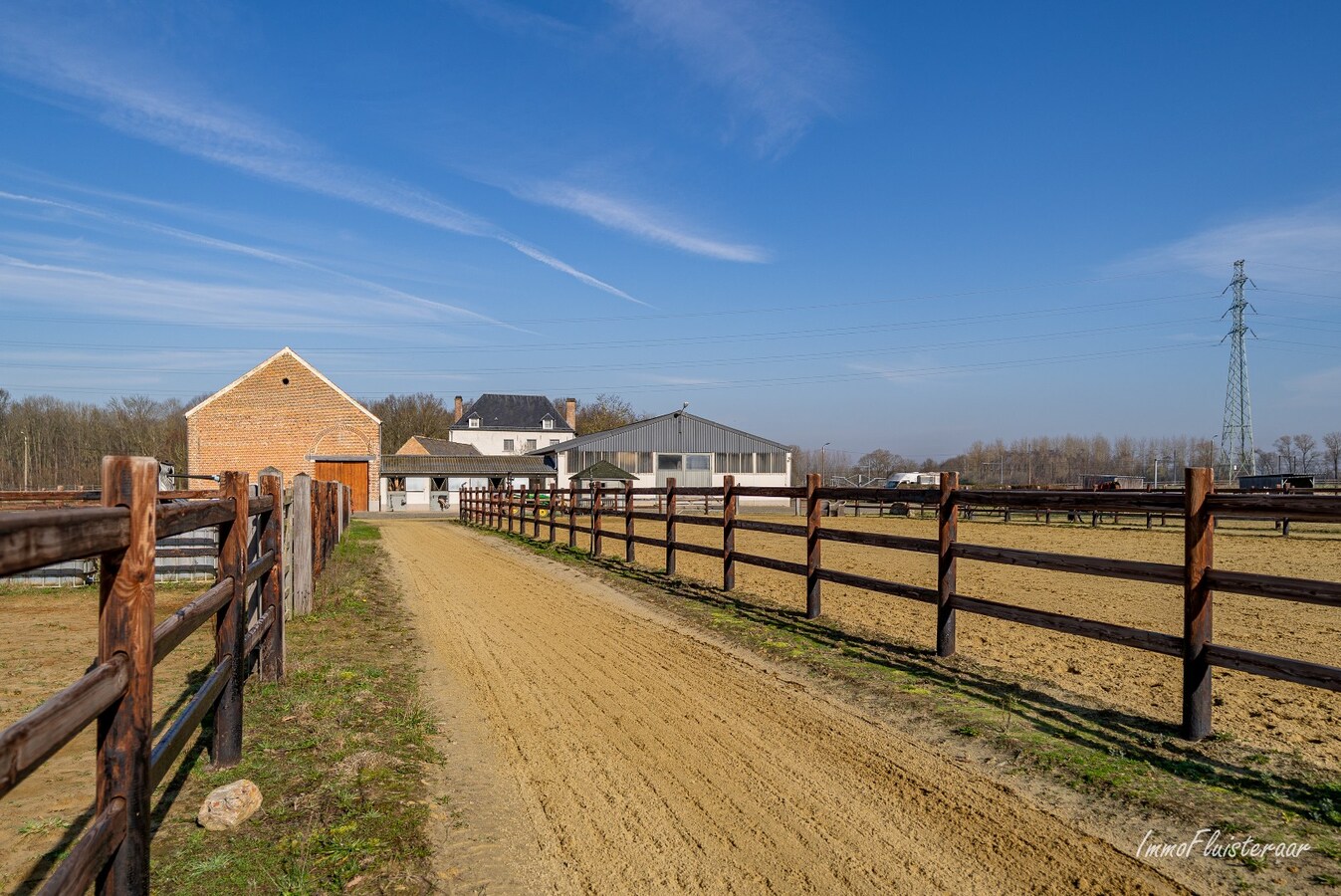 Uitzonderlijke woning met paardenaccommodatie, binnen- en buitenpiste op ca. 9,4 ha te Haacht 