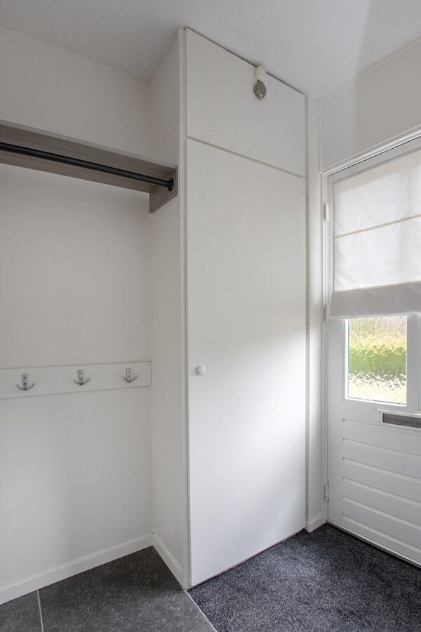 Royale gemoderniseerde gezinswoning met grote woonkamer, open keuken en vijf slaapkamers in hartje Middelbeers 