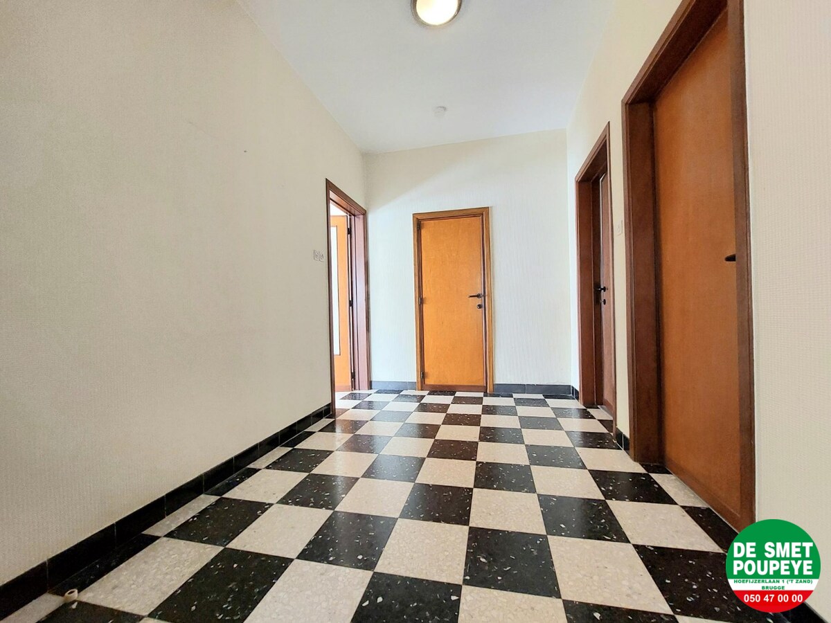 Gelijkvloersappartement met terras en garage 