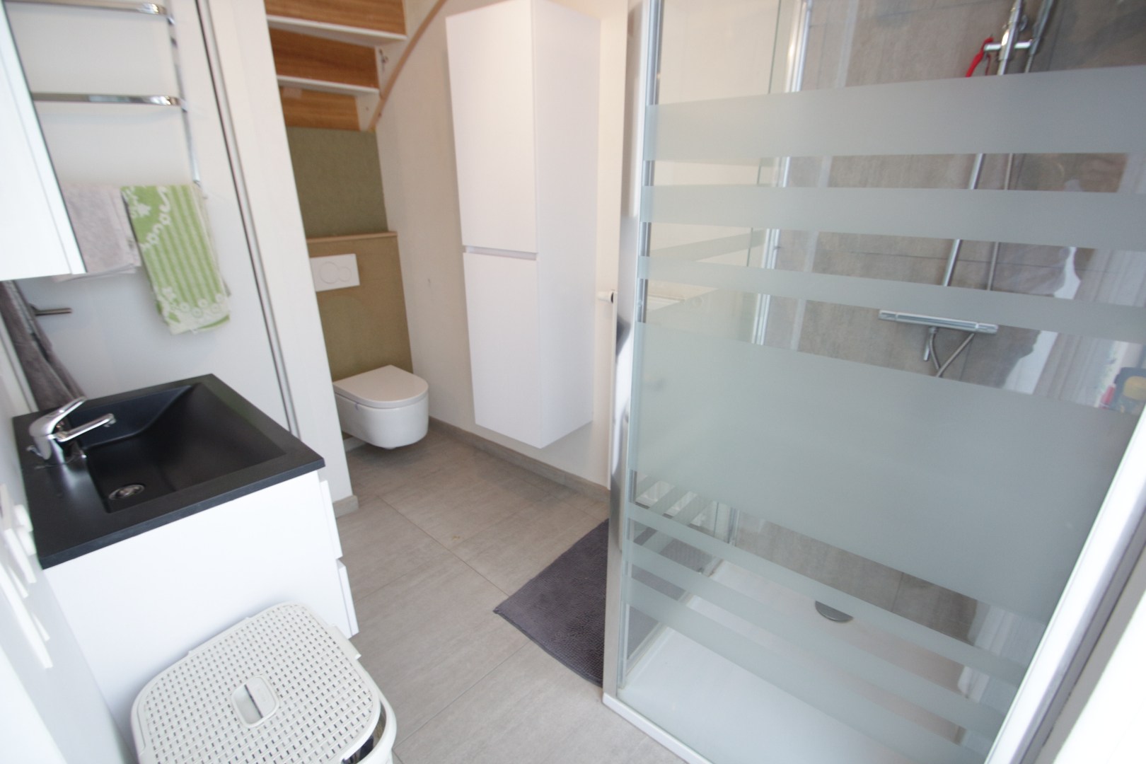 Centraal gelegen dakappartement met één slaapkamer en garage 