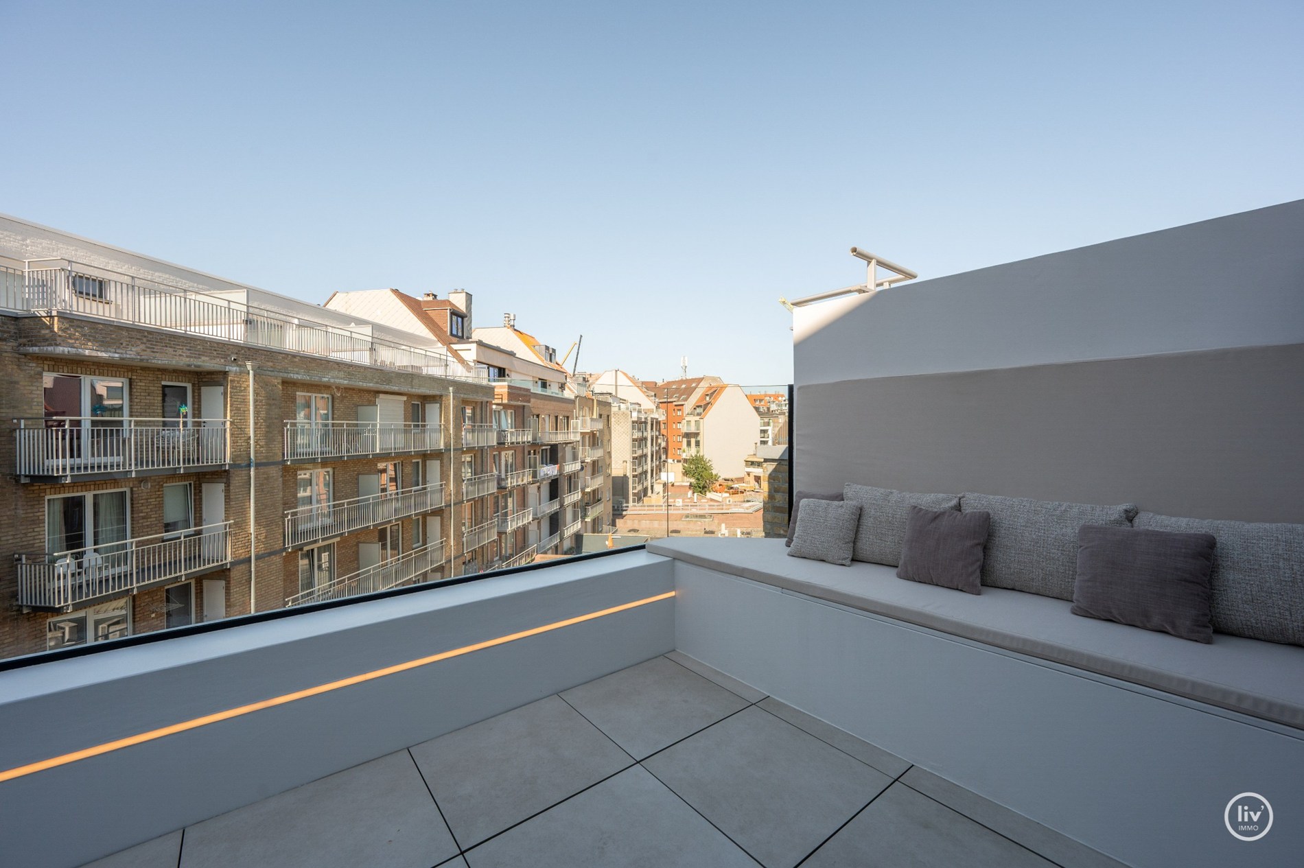 Uitzonderlijk luxueus afgewerkte duplex met royale terrassen, op topligging te Dumortierlaan. Hier werd over elk detail nagedacht 