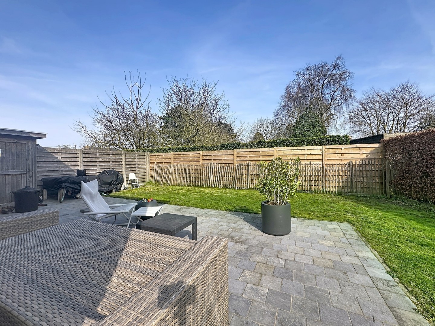 Ruime en recente halfopen bebouwing met 3 volwaardige slaapkamers 