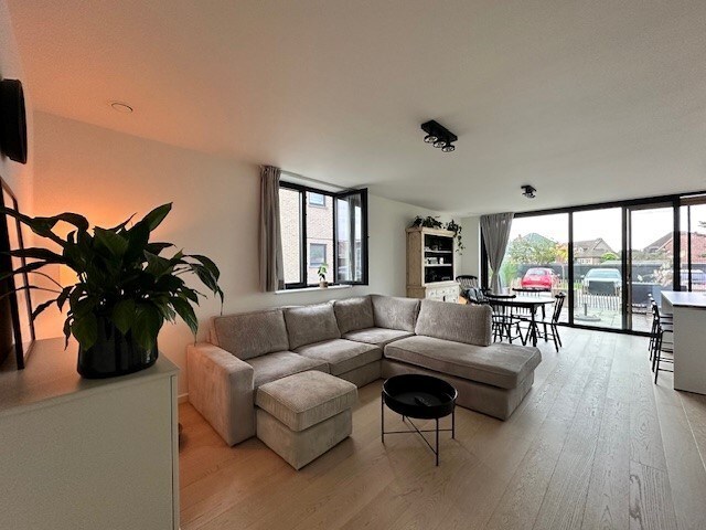 Hoogwaardig afgewerkt nieuwbouw gelijkvloers BEN-appartement met 2 slaapkamers, gelegen op het dorpsplein van Tongerlo. 