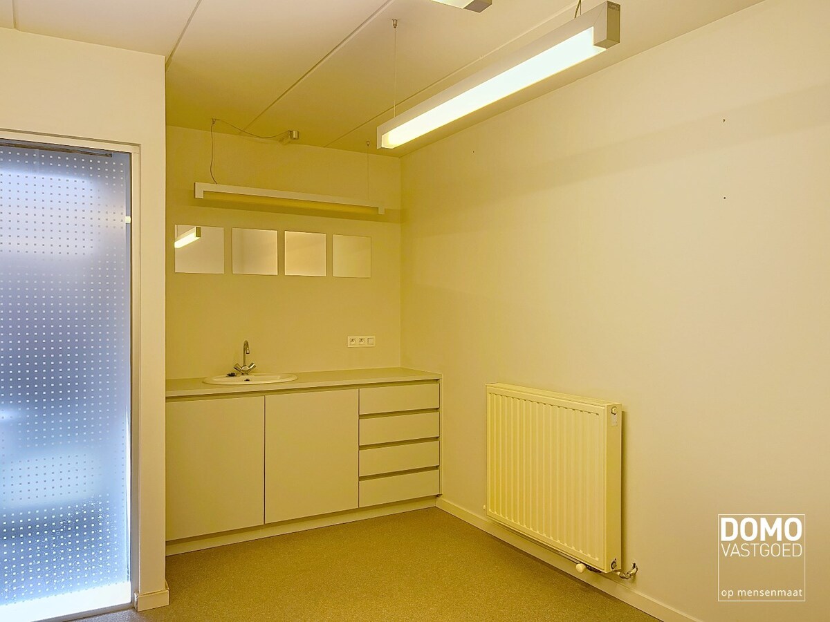 MODERNE PRAKTIJKRUIMTE/KANTOORRUIMTE TE HUUR IN KERMT 