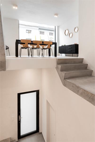 Nieuwbouwwoning met hoogwaardige afwerkingsgraad op centrale ligging 