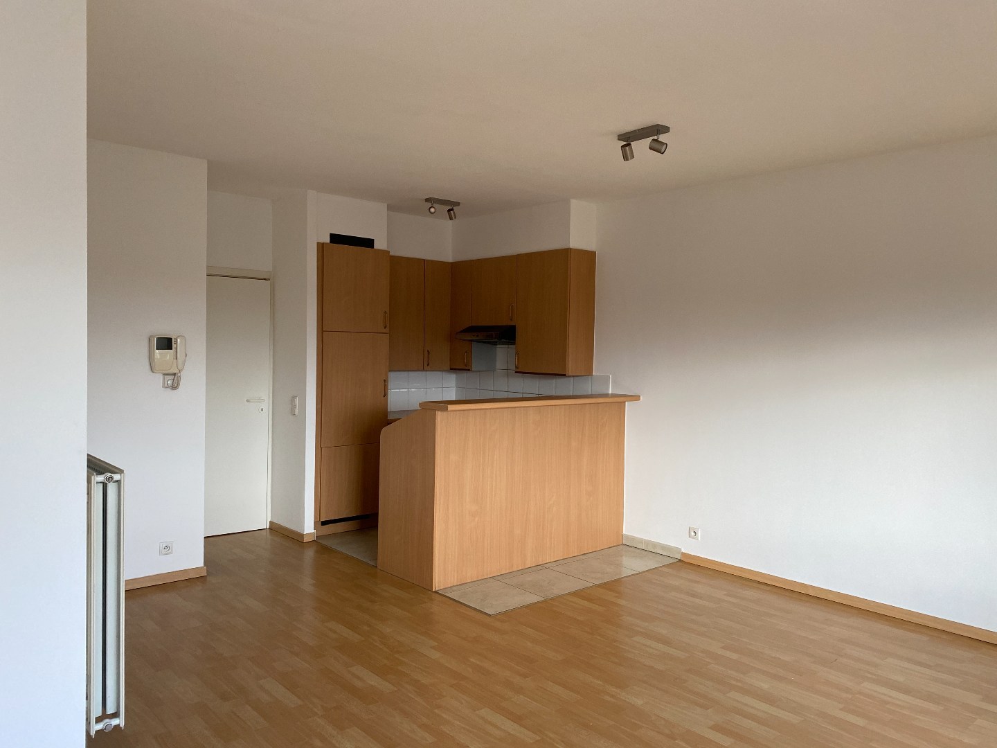 Centraal gelegen appartement met twee slaapkamers en autostaanplaats! 