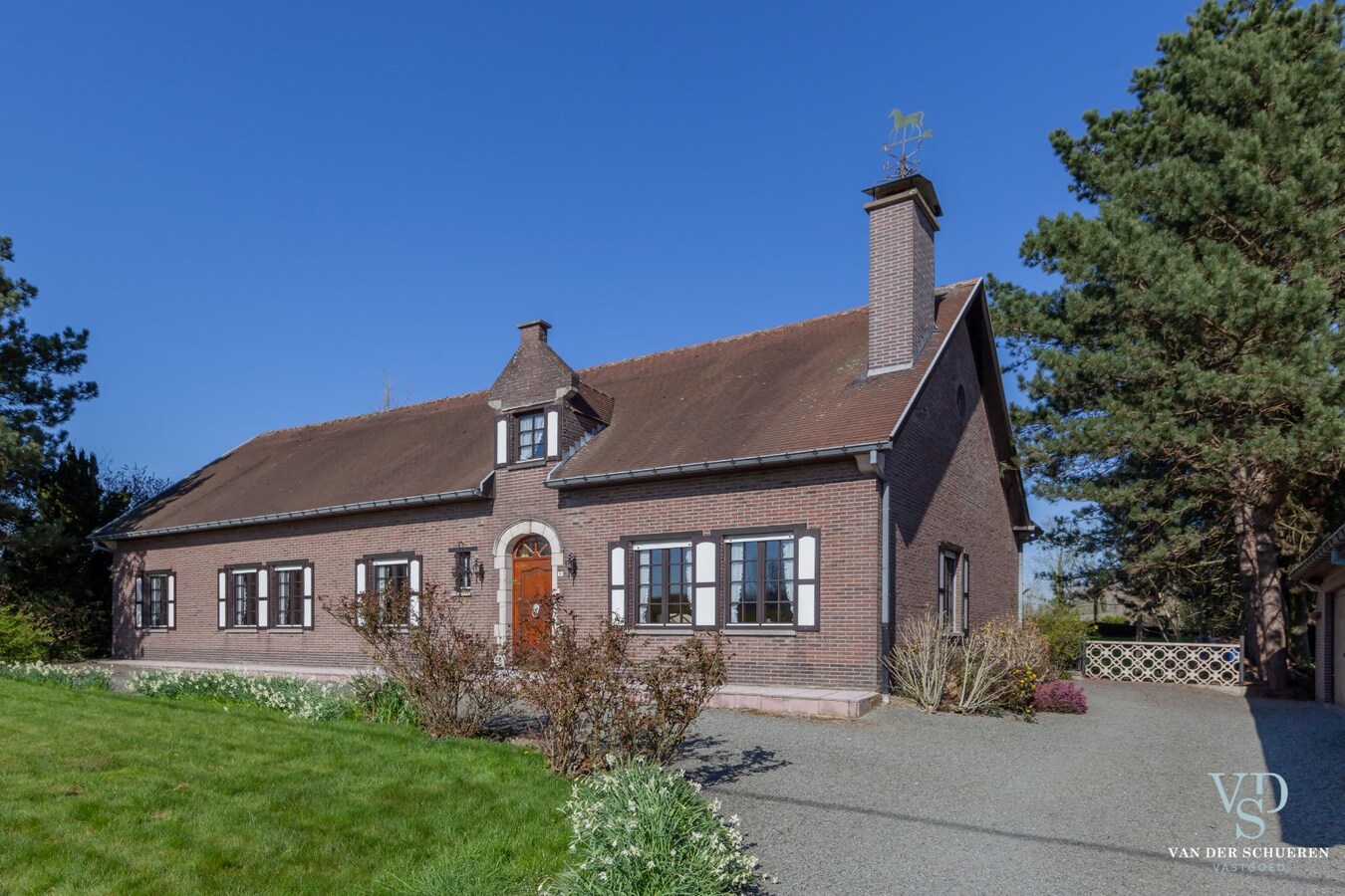 Exceptioneel landhuis met bijgebouw in groene omgeving 