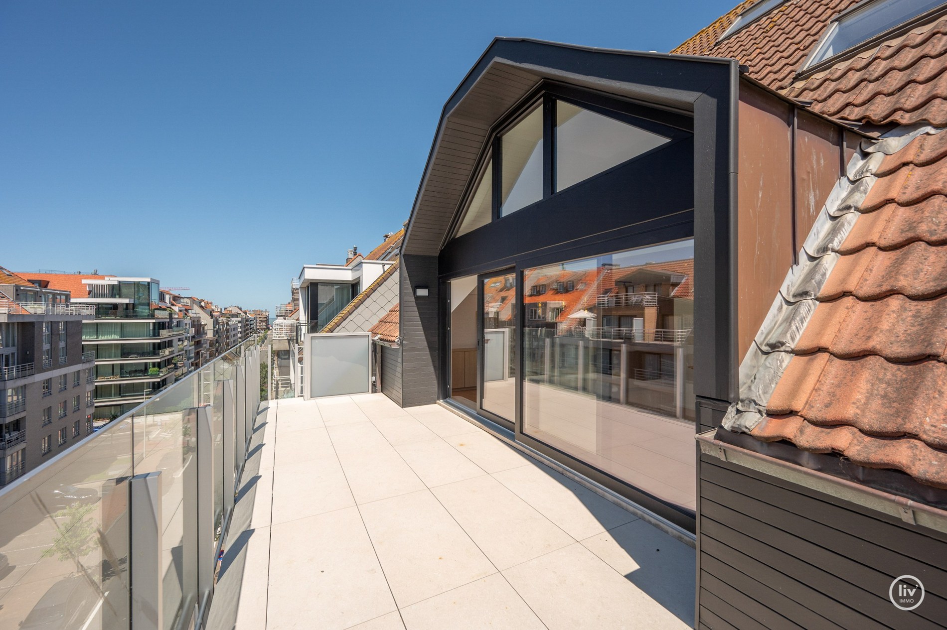 Prachtige ruime duplex (216 m2) top gerenoveerd gelegen op de Leopoldlaan te Knokke. 