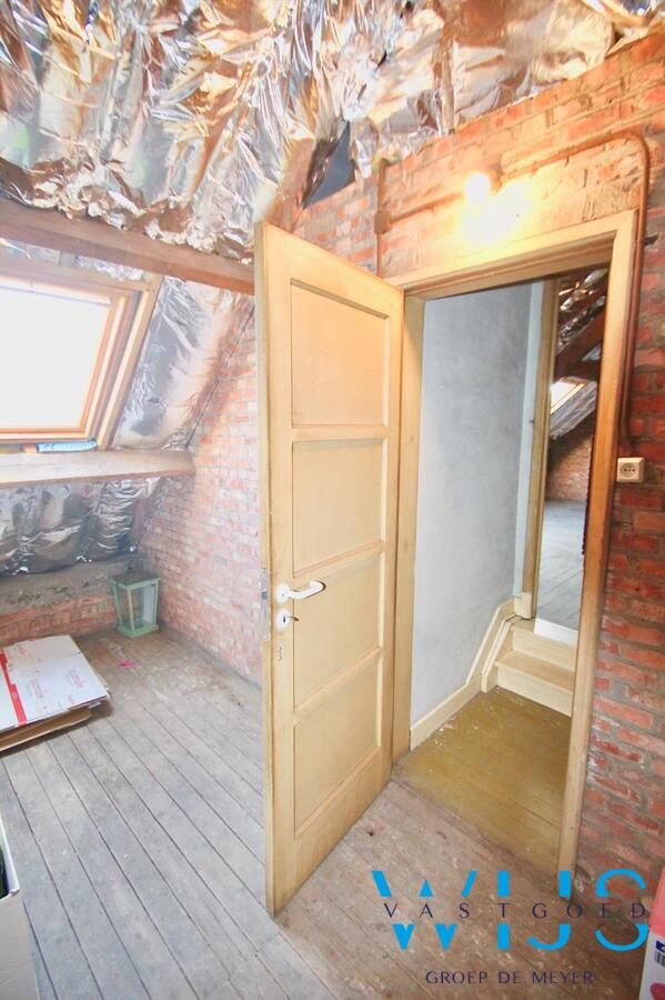 Praktische instapklare rijwoning gelegen in een rustige straat te Rieme! 