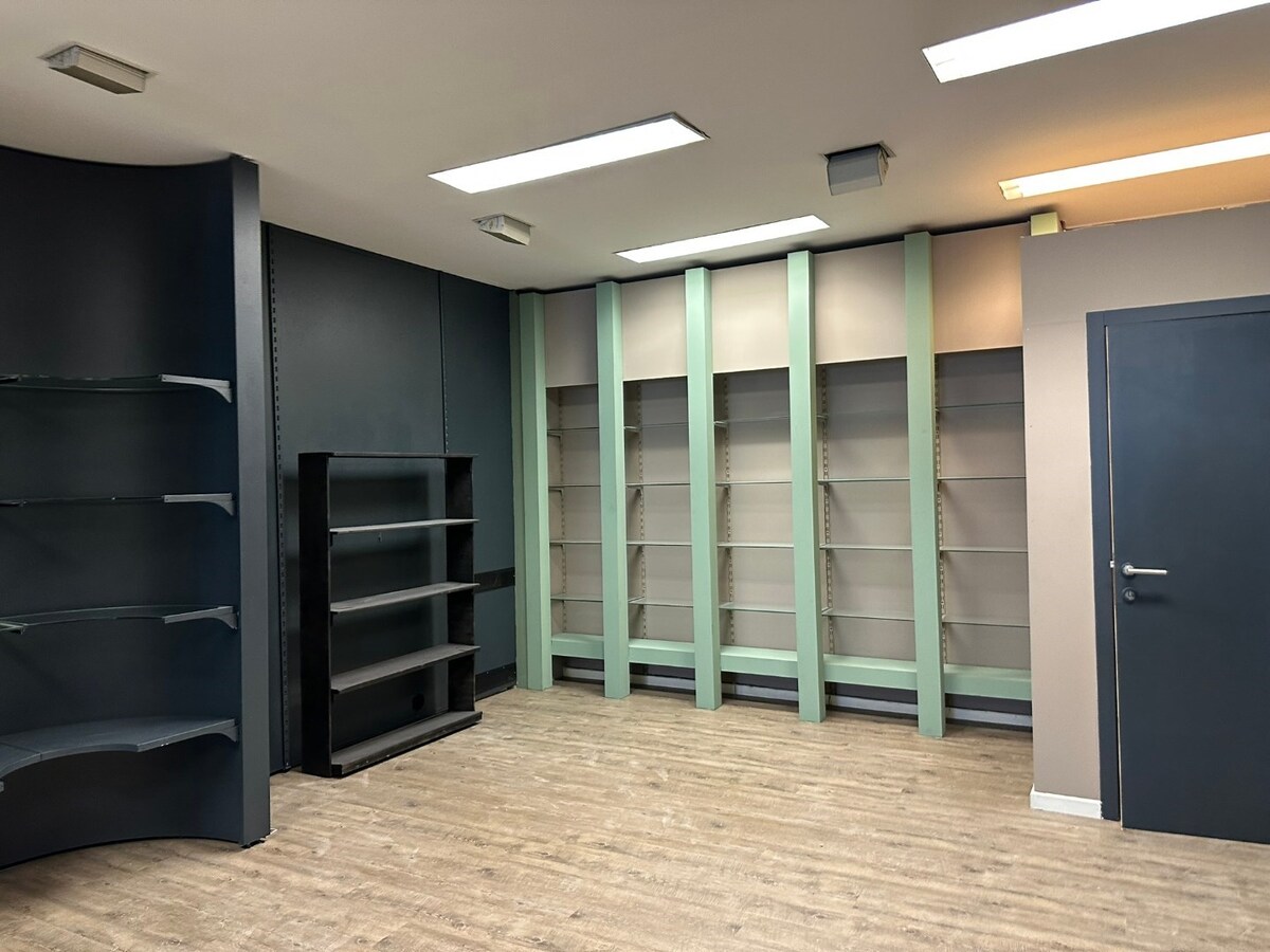 Handelspand – Bosstraat 61  / Pelserstraat. Gelijkvloers + kelders. 