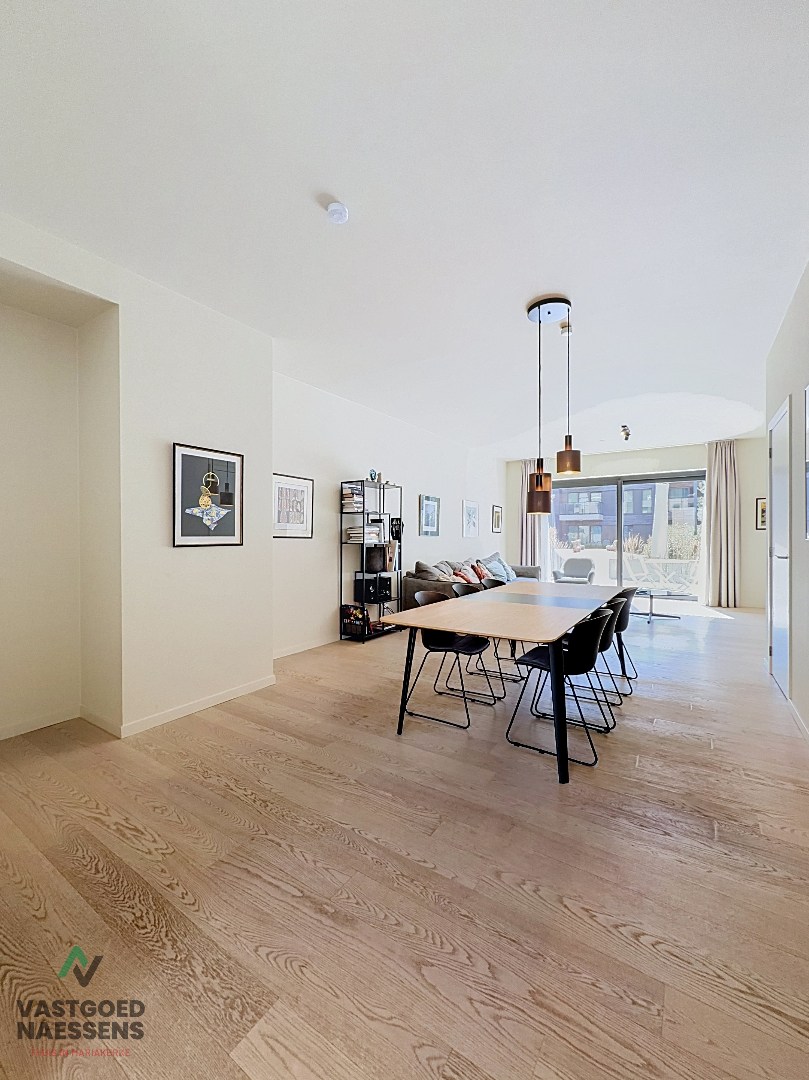 SCHITTEREND DUPLEX-APPARTEMENT – 3 SLPK – 2 BADKAMERS – ZONNIG TERRAS 