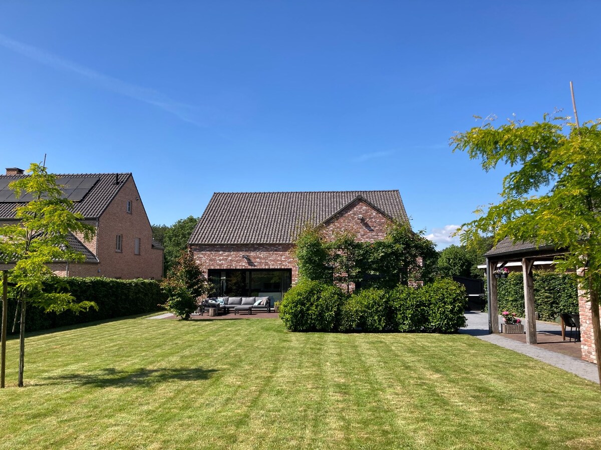 Prachtige villa op een perceel van 11 are 