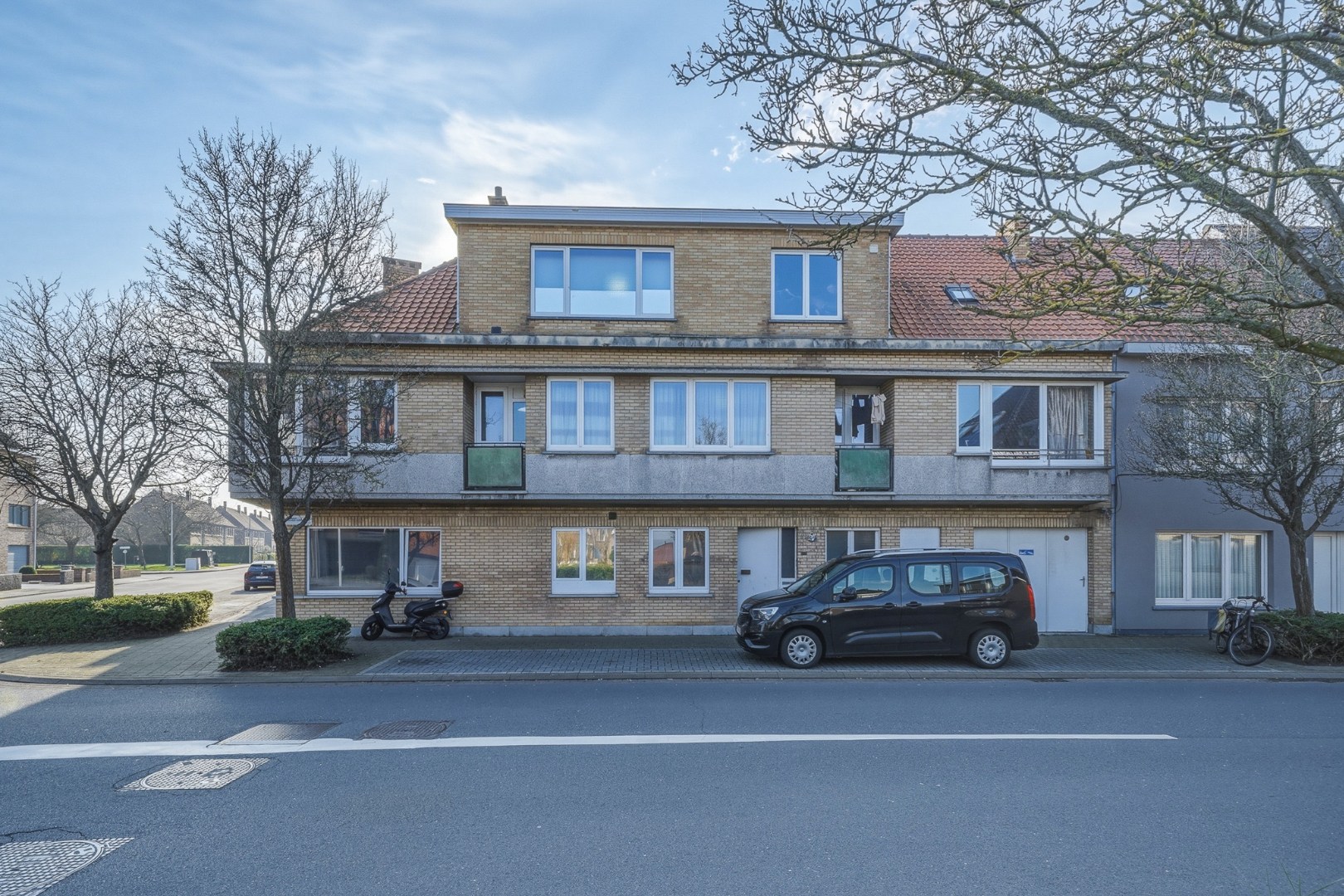 Opbrengsteigendom met 4 (vergunde) appartementen en garage te Bredene - Rendement 6,12% 