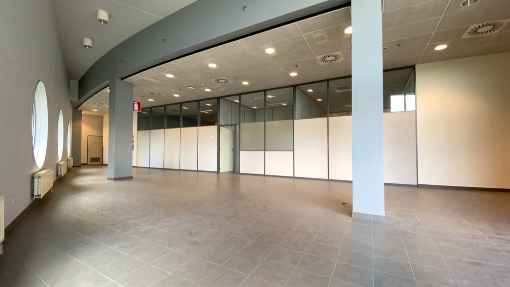 Flexibel in te delen kantoren te huur nabij R8 in Kortrijk