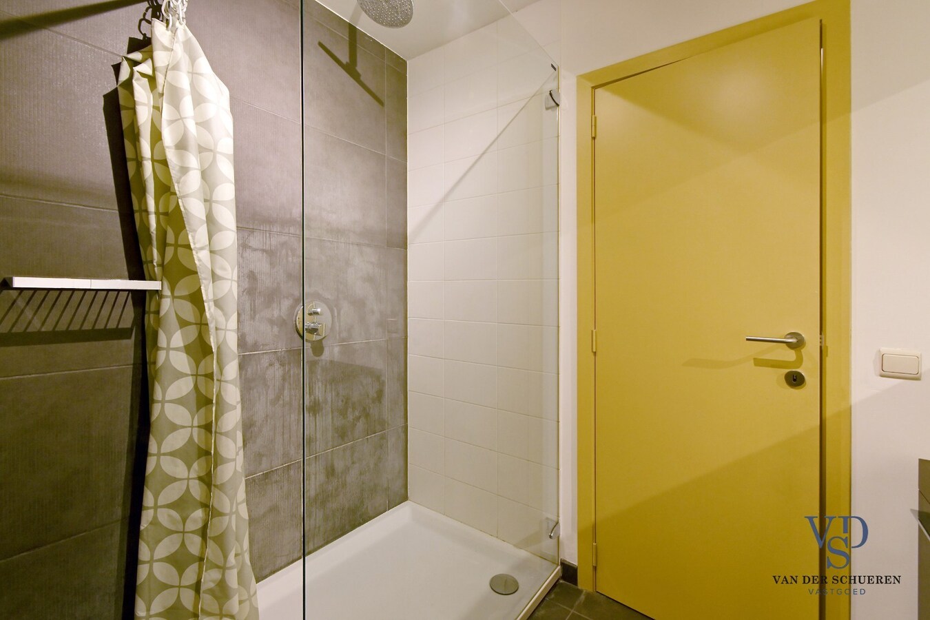 Ruim appartement in hartje Zingem. 