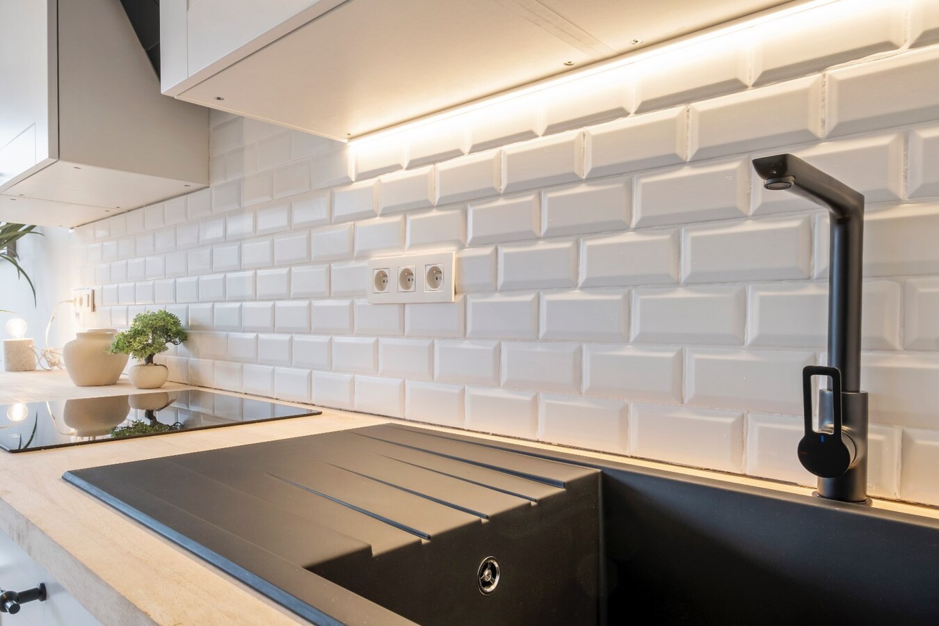 Prachtig 2-slaapkamer appartement (100m2)  met terras en garage te Kortrijk ! 