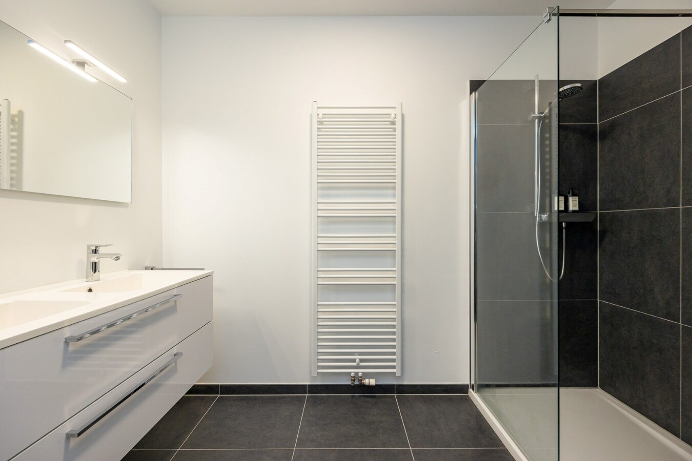 Modern appt met 2 slpk en ruim terras nabij 't Eilandje! 