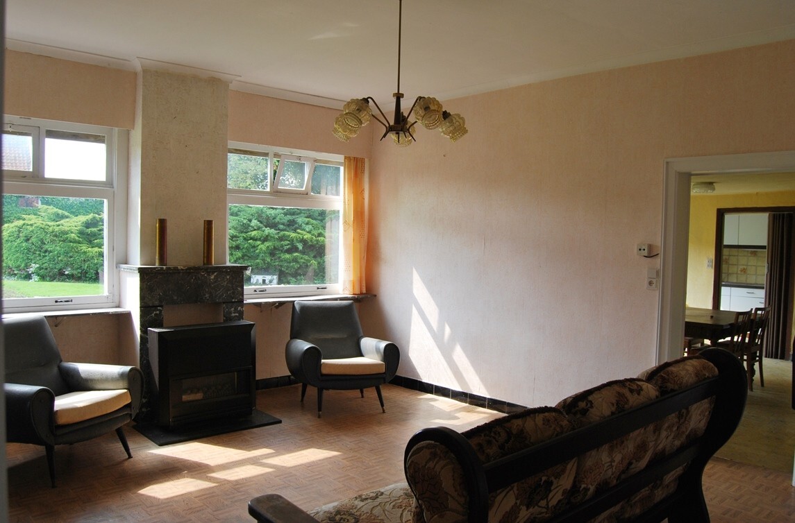 Te renoveren hoeve met stallingen op 9.333m² (+ev. 5ha) te Deinze 