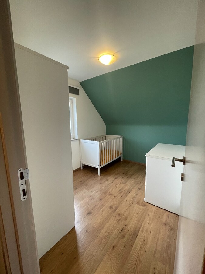 Verzorgde bel-etagewoning met 3 slpk, terras, patio  en garage nabij het centrum van As. 