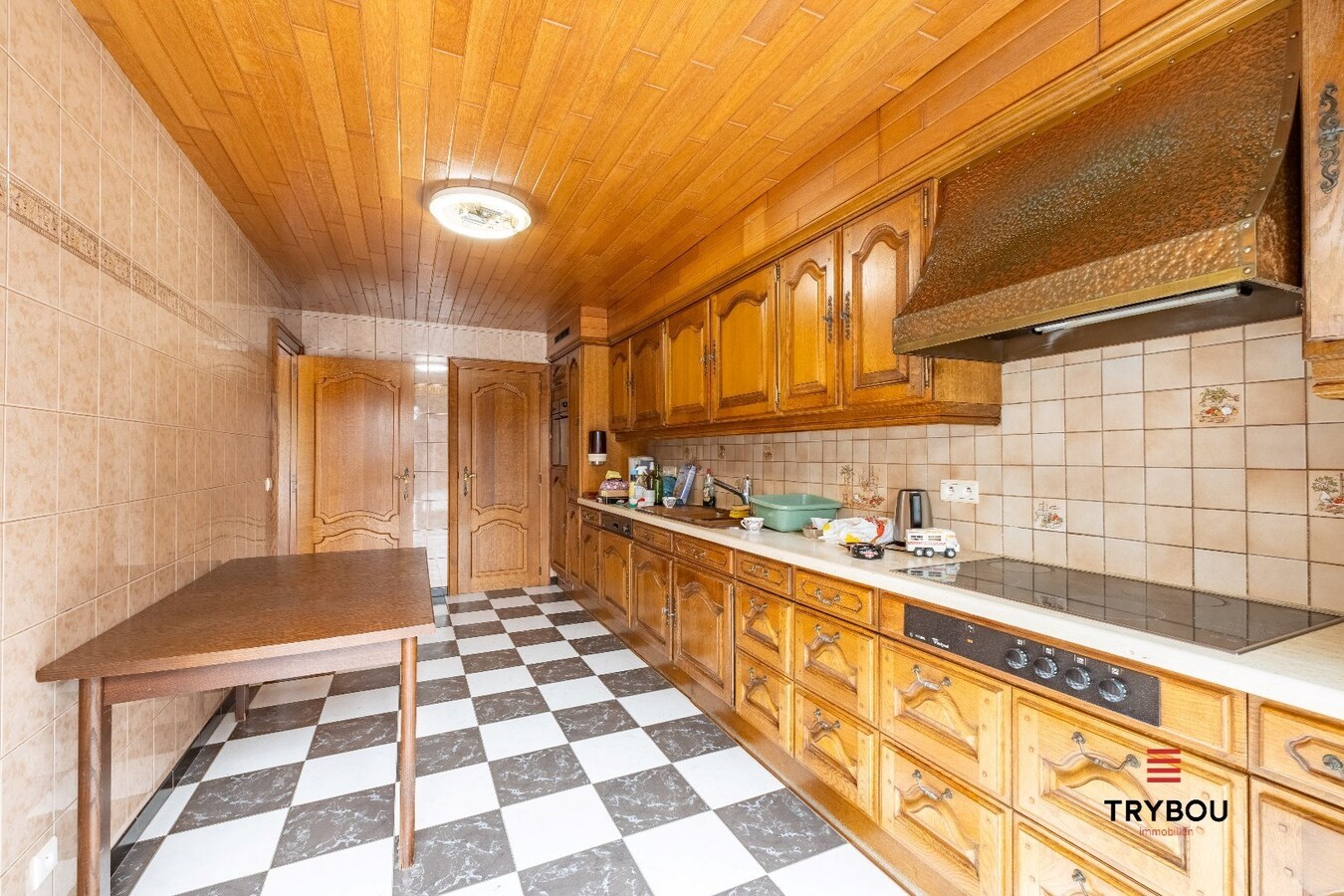 Ruime woning op ruim perceel grond in Centrum Houthulst 