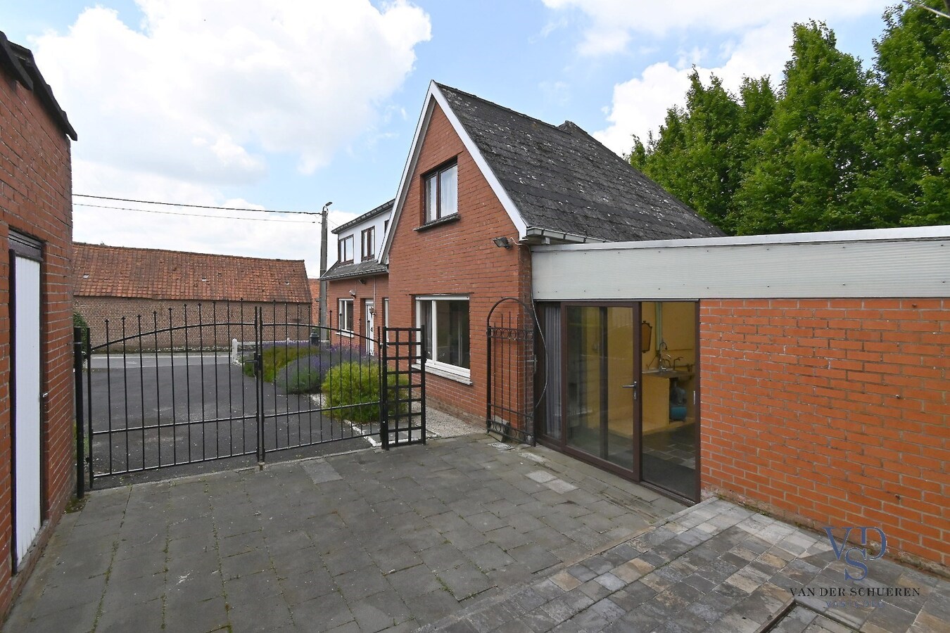 Degelijke eengezinswoning, landelijk gelegen 