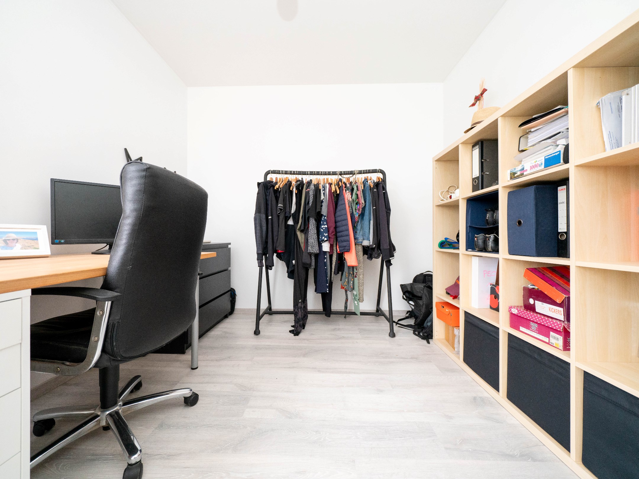 Ruim 2 kamer-appartement met dubbele garage en kelder 