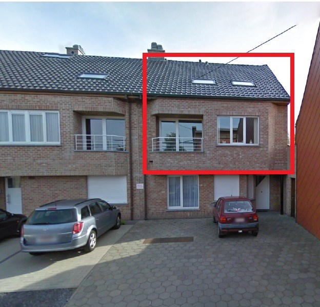 Ruim appartement met 3 slpk, terrasje en autostaanplaats, Eernegem. 