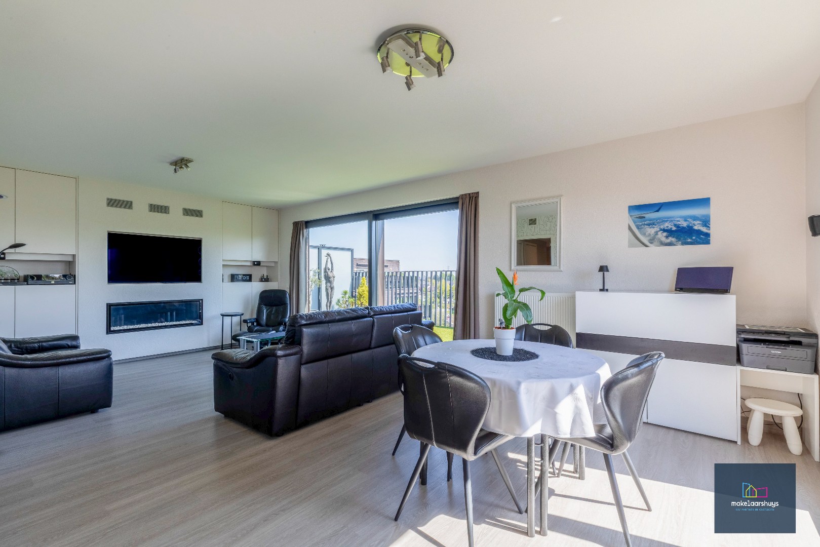 Penthouse met 2 slp. ruim terras, 2 st.plaatsen &amp; kelder 