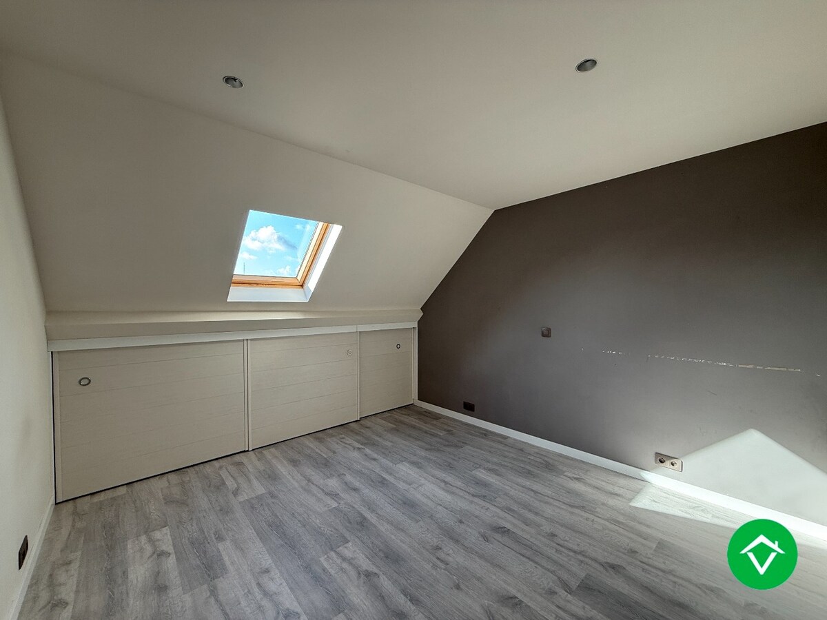 Ruime woning met 5 slaapkamers te Zwevezele 