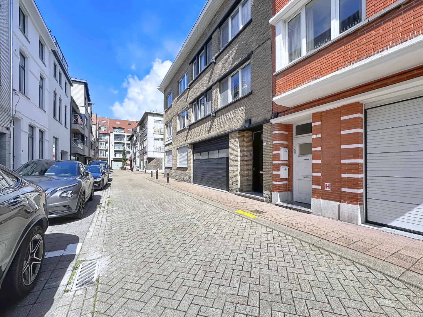 Ruime en centraal gelegen woning met dubbele garage 